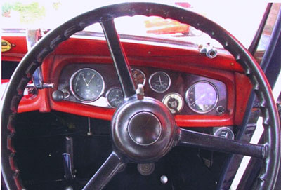 Das Cockpit des Oldtimers